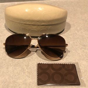 Coach HC7028 L915 Jaclyn Aviator Sunglasses